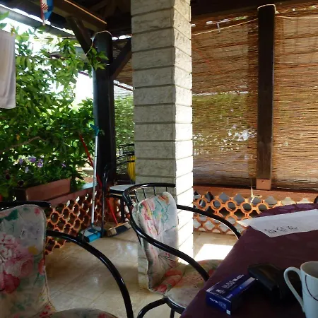 Ostres Apartment *