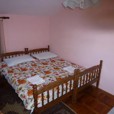 Ostres Apartment