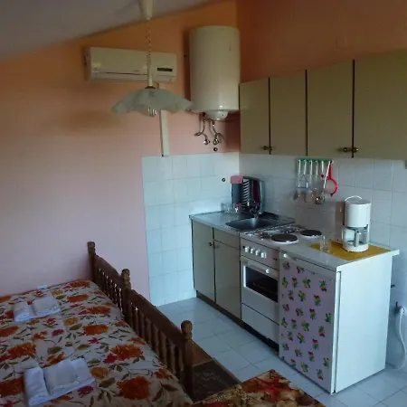 Ostres Apartment