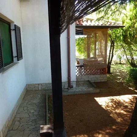Ostres Apartment *